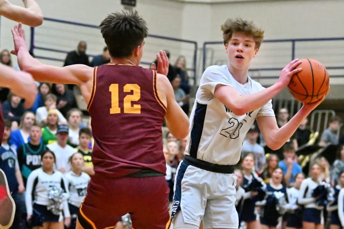a Wilsonville Redmond 5A Oregon boys basketball quarterfinal 2024 Leon Neuschwander 3